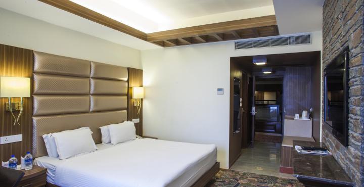 Radisson Srinagar Hotel Kültér fotó