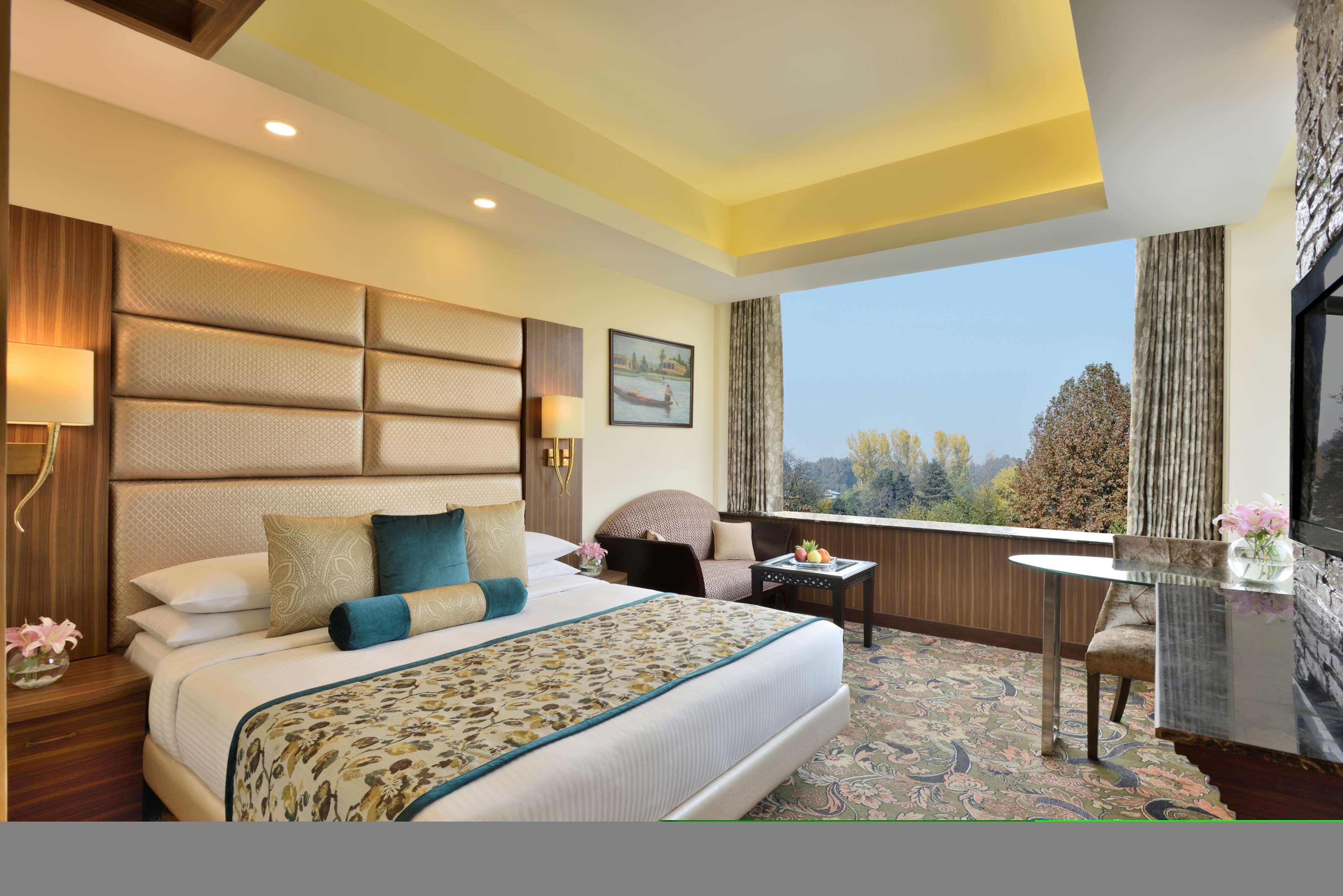 Radisson Srinagar Hotel Kültér fotó
