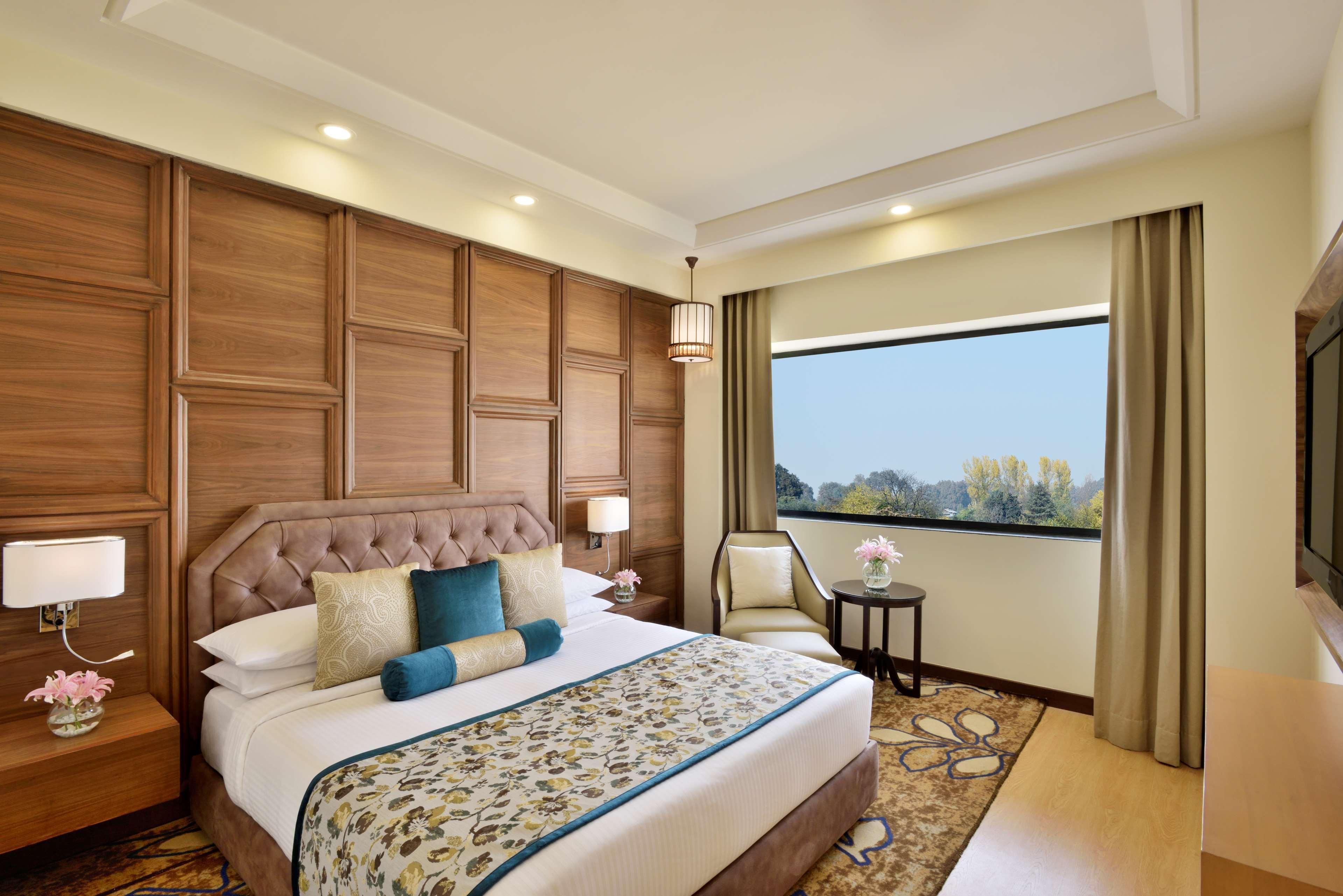 Radisson Srinagar Hotel Kültér fotó