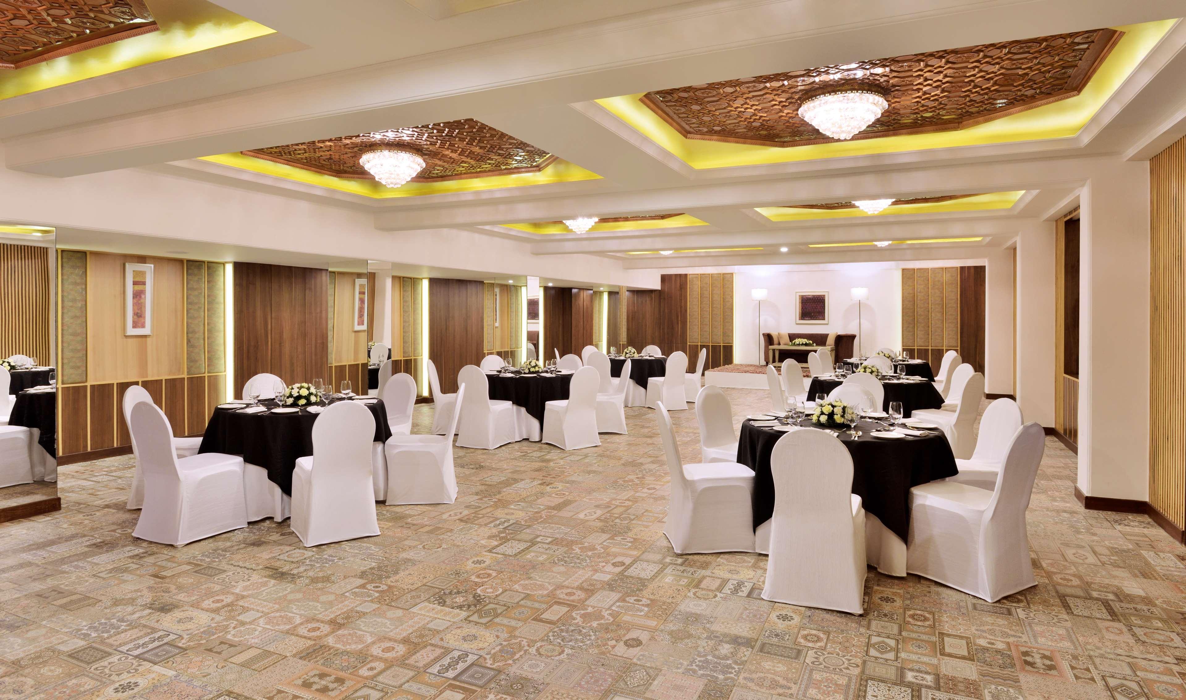 Radisson Srinagar Hotel Kültér fotó