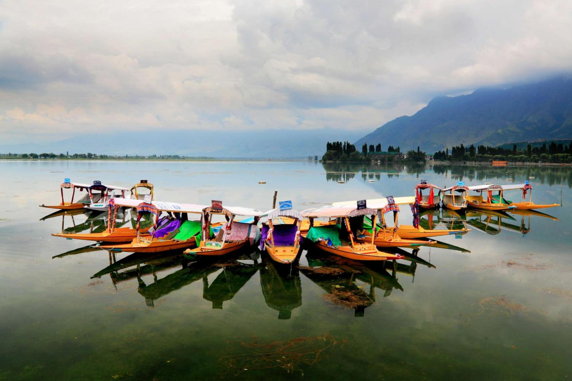 Radisson Srinagar Hotel Kültér fotó
