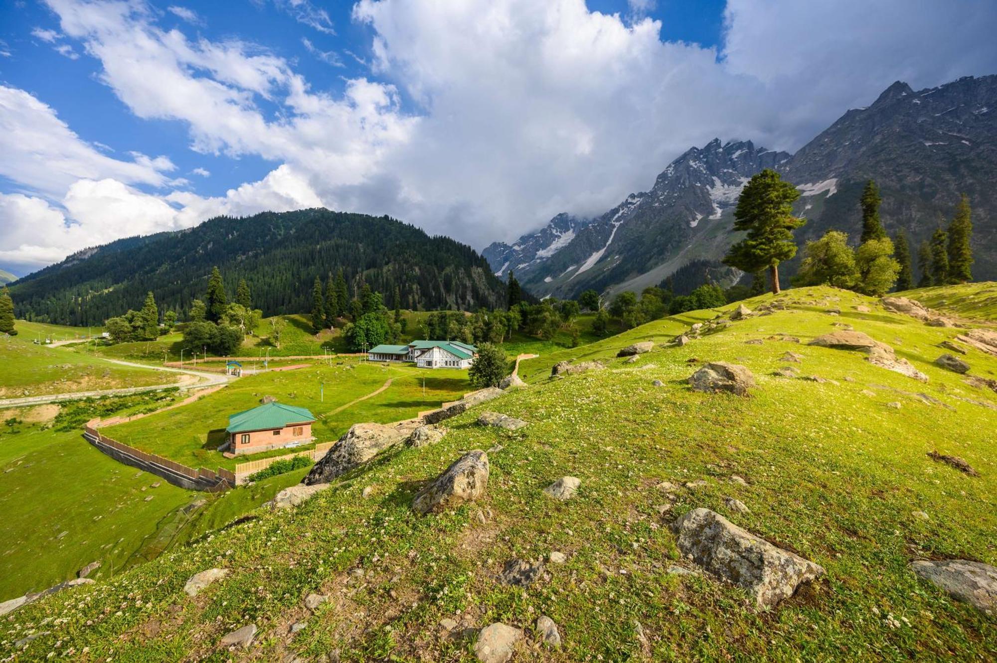 Radisson Srinagar Hotel Kültér fotó