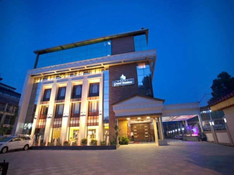 Radisson Srinagar Hotel Kültér fotó