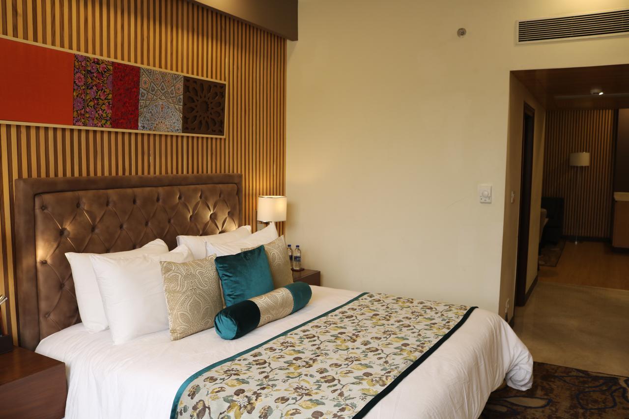 Radisson Srinagar Hotel Kültér fotó