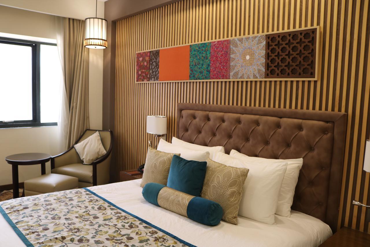 Radisson Srinagar Hotel Kültér fotó