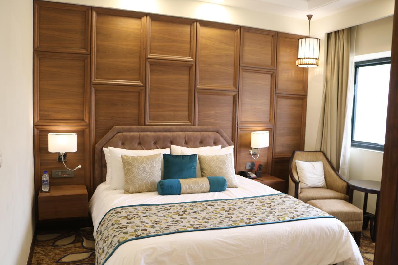 Radisson Srinagar Hotel Kültér fotó