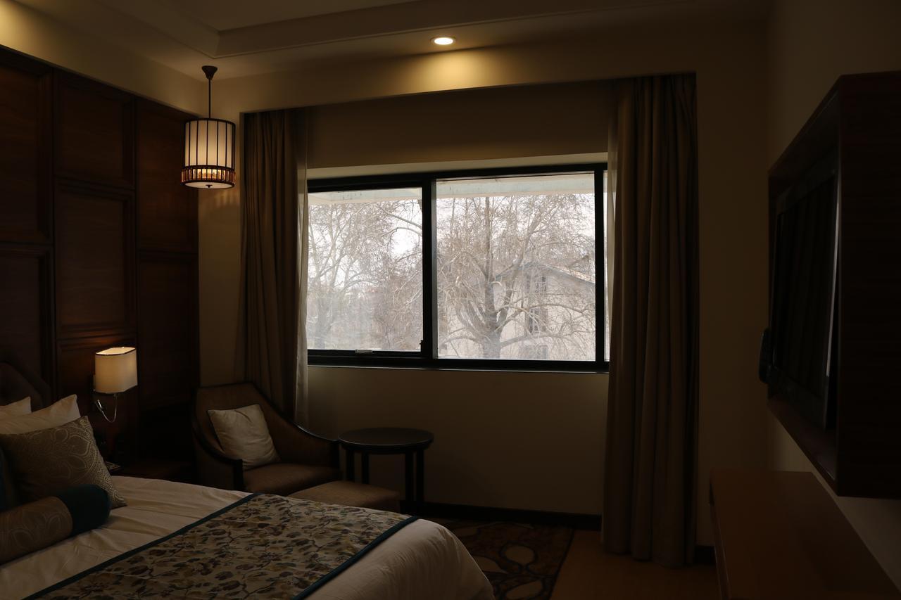Radisson Srinagar Hotel Kültér fotó