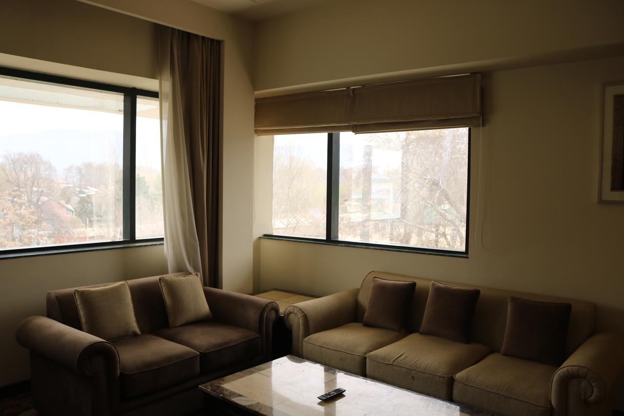 Radisson Srinagar Hotel Kültér fotó