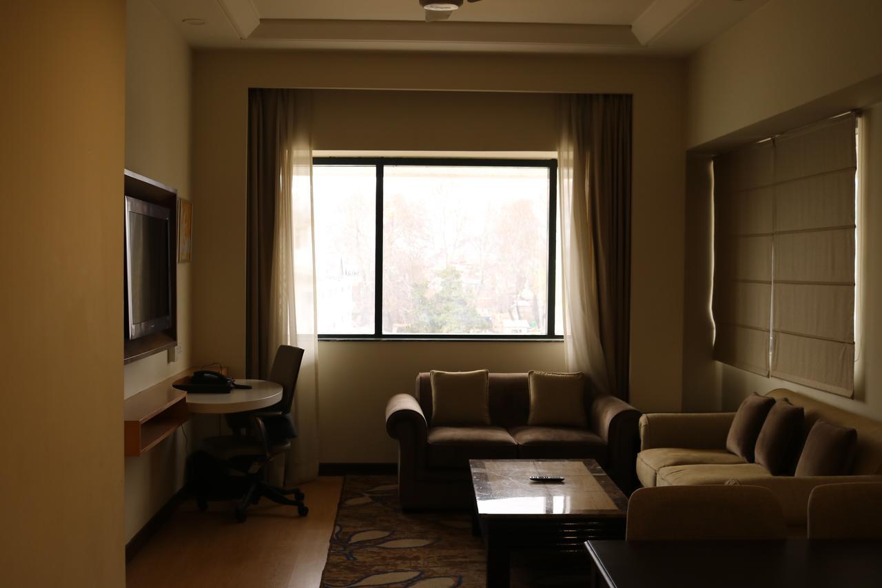 Radisson Srinagar Hotel Kültér fotó