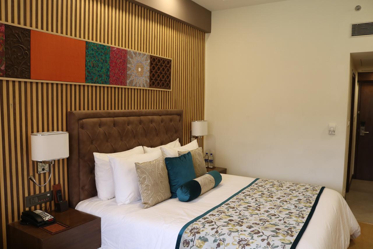 Radisson Srinagar Hotel Kültér fotó