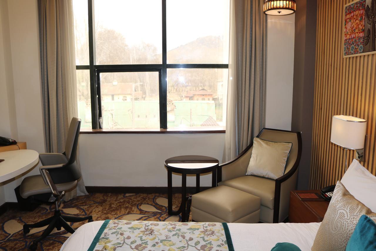 Radisson Srinagar Hotel Kültér fotó
