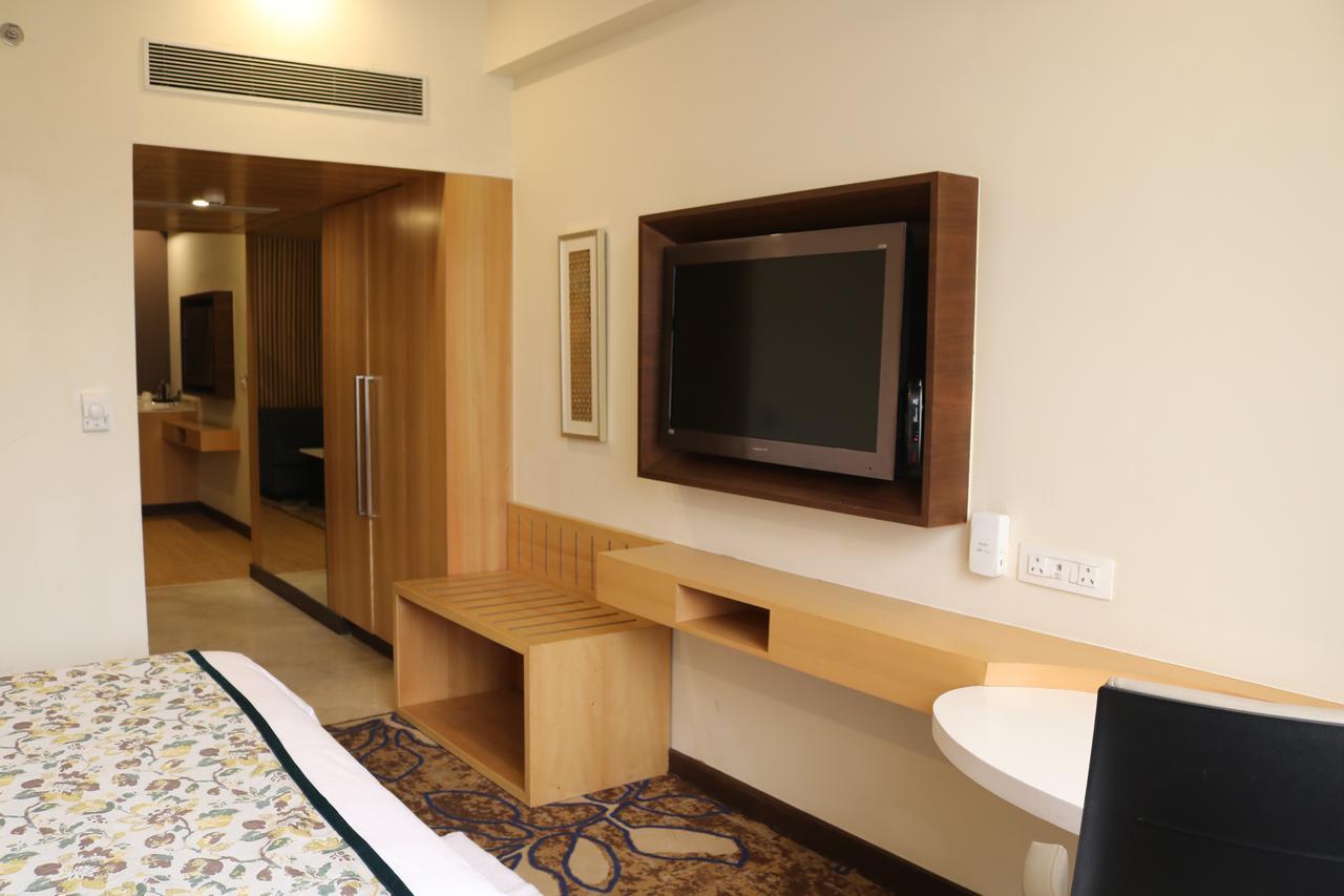 Radisson Srinagar Hotel Kültér fotó