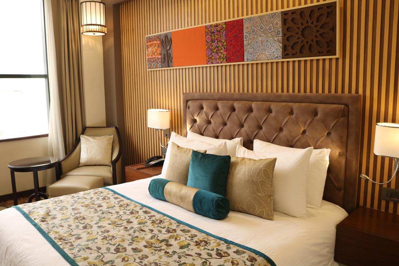 Radisson Srinagar Hotel Kültér fotó