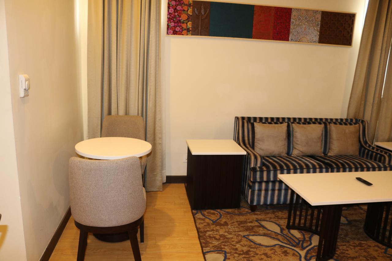 Radisson Srinagar Hotel Kültér fotó