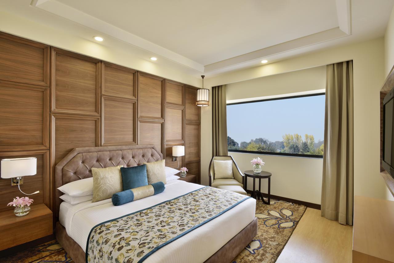 Radisson Srinagar Hotel Kültér fotó